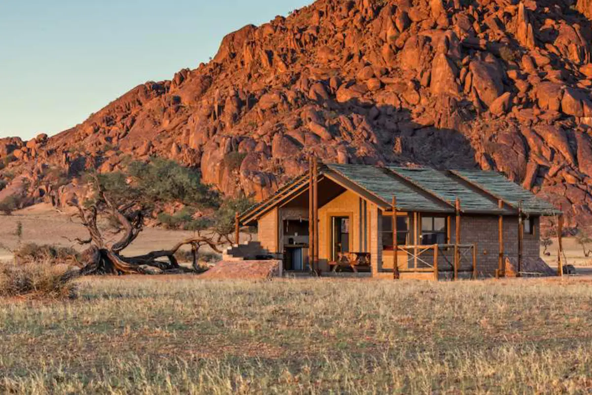 12 Day Luderitz, Sossusvlei Swakopmund, Skeleton Coast and Etosha National Park Budget (Lodging) Tour