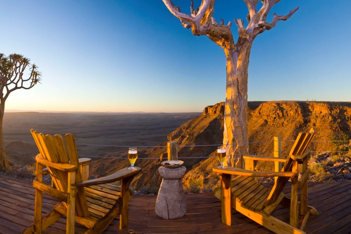 Das Fish River Lodge liegt 1,7 km vom Fish River entfernt und bietet Unterkünfte mit einem Restaurant, kostenfreie Privatparkplätze, eine Bar und eine