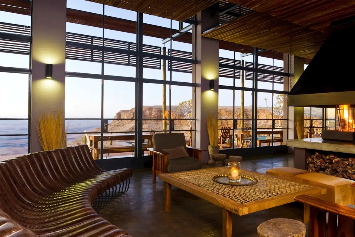 Das Fish River Lodge liegt 1,7 km vom Fish River entfernt und bietet Unterkünfte mit einem Restaurant, kostenfreie Privatparkplätze, eine Bar und eine