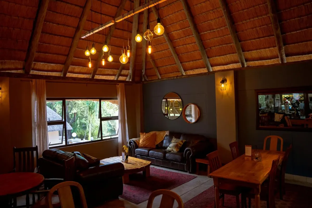 Das Shametu River Lodge liegt in Shametu River, 1,6 km vom Shametu River entfernt und bietet Unterkünfte mit einem Restaurant, kostenfreie Privatparkplätze, eine Bar und eine Gemeinschaftslounge.