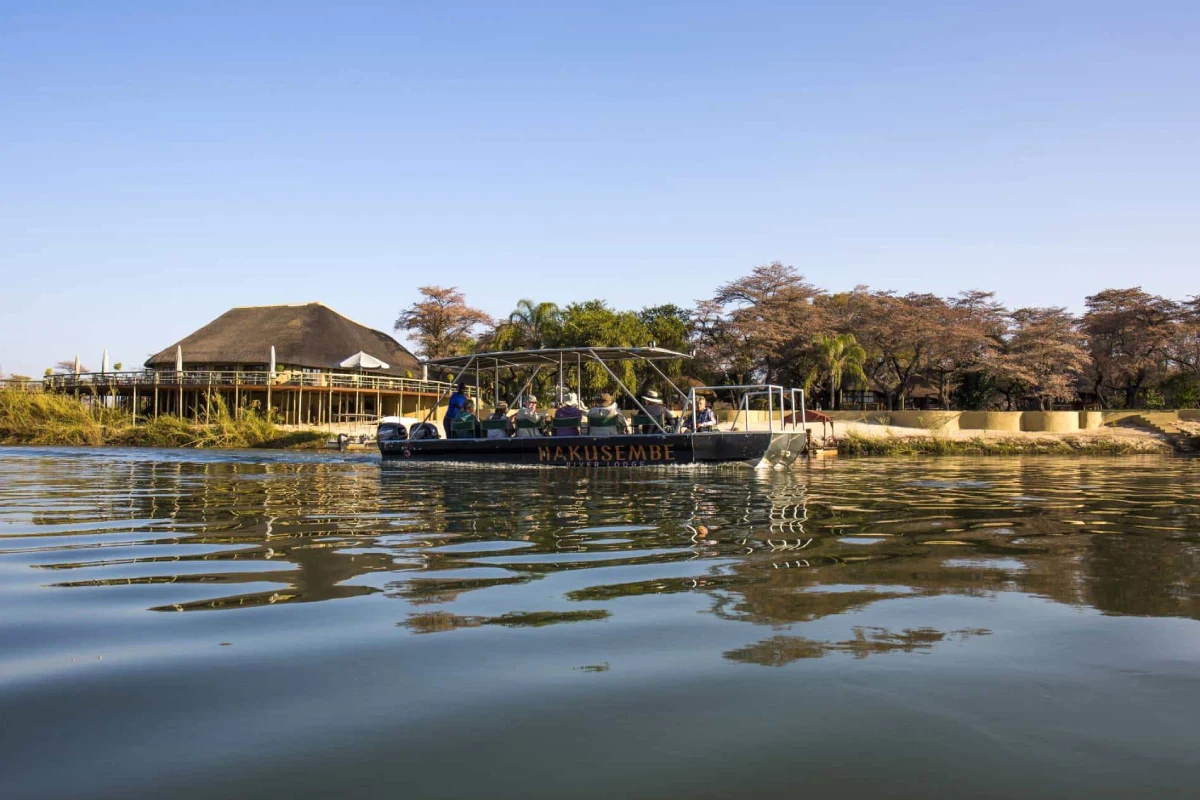 Hakusembe River Lodge