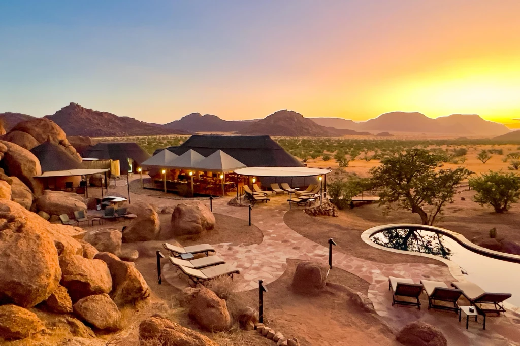 20 Days Trail Safari in Vic Falls, Botswana & Namibia (Lodging & Camping) New